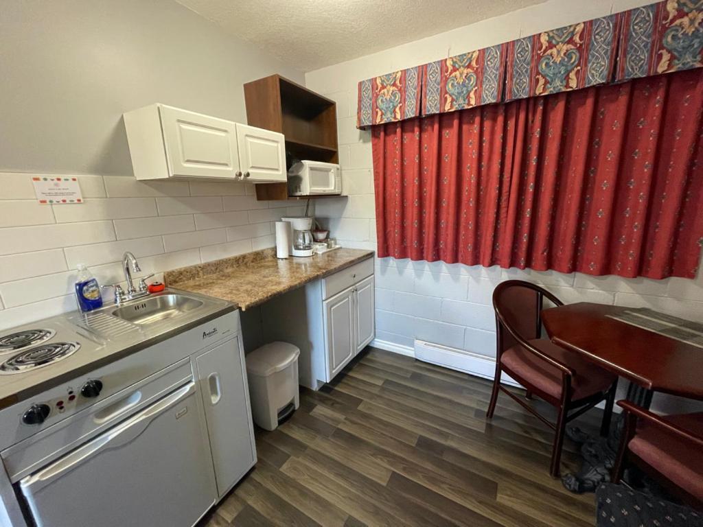 Arrow Lake Motel Fauquier Ngoại thất bức ảnh