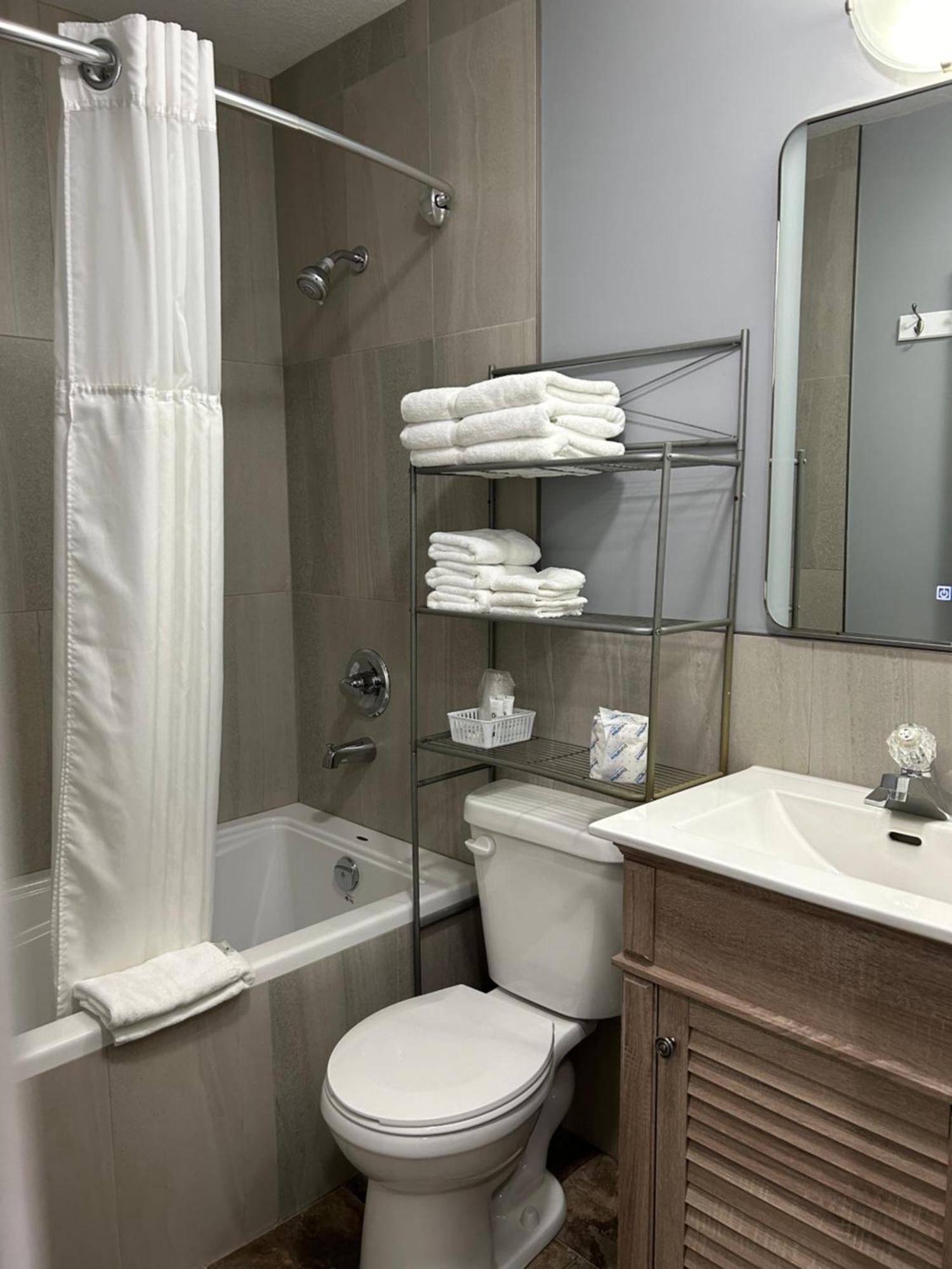 Arrow Lake Motel Fauquier Ngoại thất bức ảnh